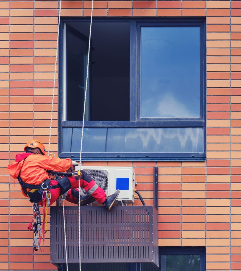 a-male-worker-in-uniform-with-a-safety-rope-sets-u-2025-10-16-10-16-26-utc